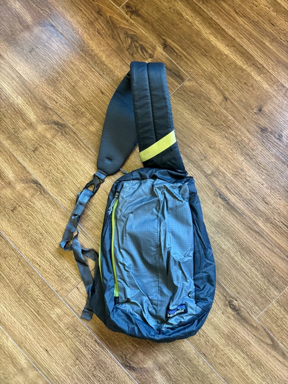 Patagonia Ultralight Black Hole Sling Pack 8L Gray Stuffable Phone Pocket Travel
